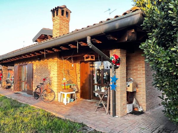 casa indipendente in vendita a Cornegliano Laudense in zona Muzza Sant'Angelo