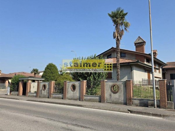 casa indipendente in vendita a Cornegliano Laudense in zona Muzza Sant'Angelo