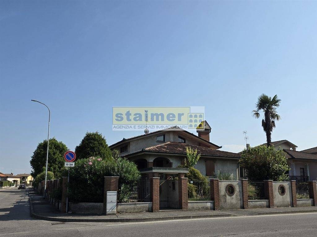 casa indipendente in vendita a Cornegliano Laudense in zona Muzza Sant'Angelo