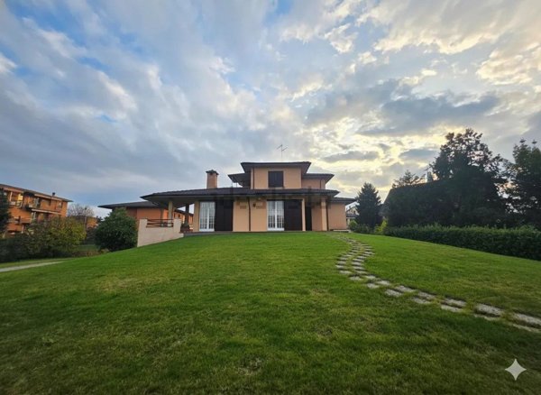 casa indipendente in vendita a Cornegliano Laudense in zona Muzza Sant'Angelo