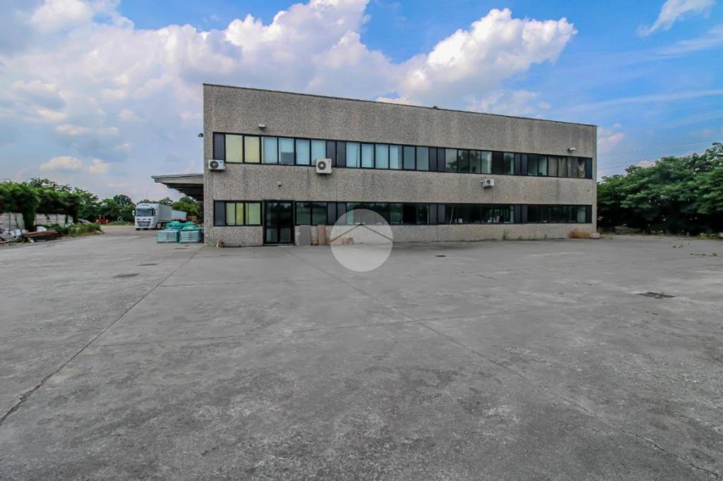 locale commerciale in vendita a Cornegliano Laudense