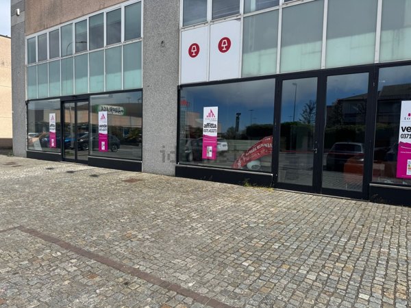 negozio in vendita a Cornegliano Laudense in zona Muzza Sant'Angelo