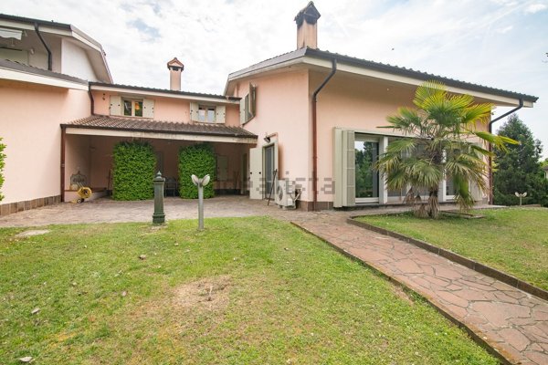 casa indipendente in vendita a Cornegliano Laudense in zona Muzza Sant'Angelo