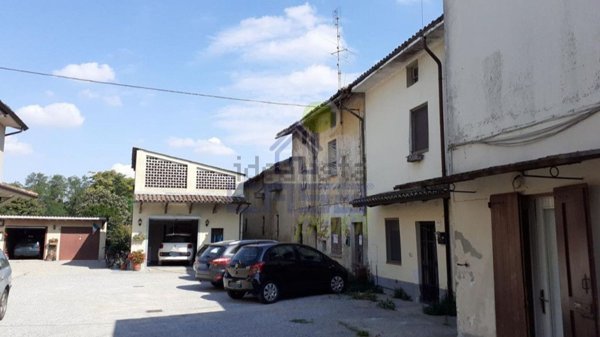 casa indipendente in vendita a Corno Giovine