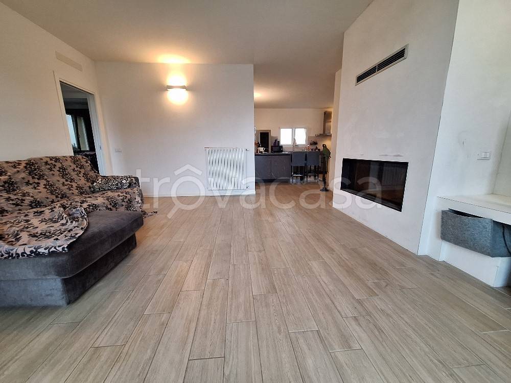 casa indipendente in vendita a Corno Giovine