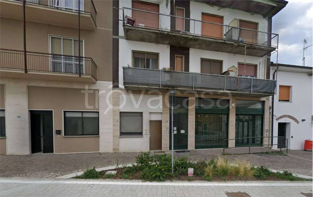 negozio in vendita a Corte Palasio