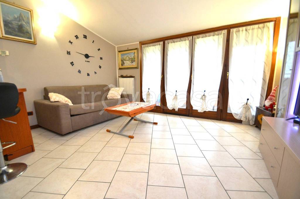 appartamento in vendita a Corte Palasio in zona Cadilana