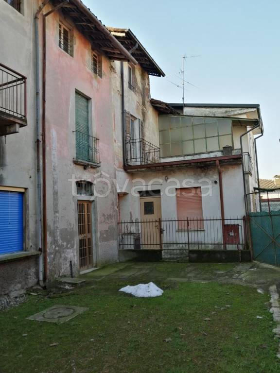 casa indipendente in vendita a Crespiatica