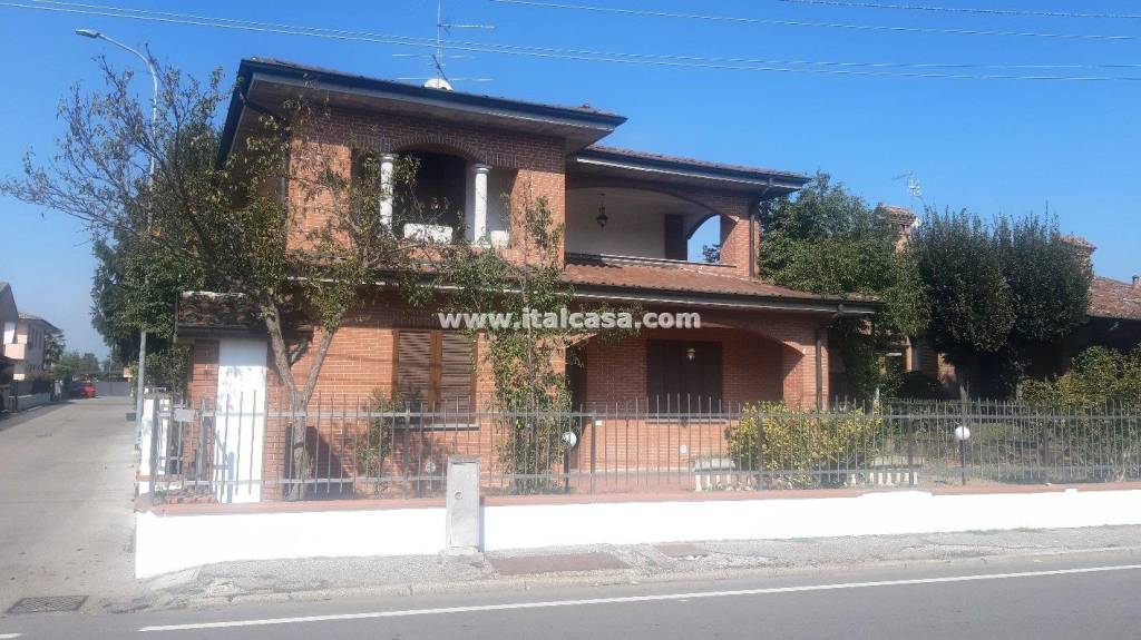casa indipendente in vendita a Crespiatica