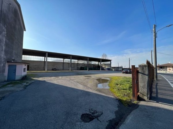 terreno edificabile in vendita a Crespiatica