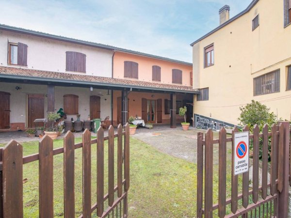 casa indipendente in vendita a Crespiatica