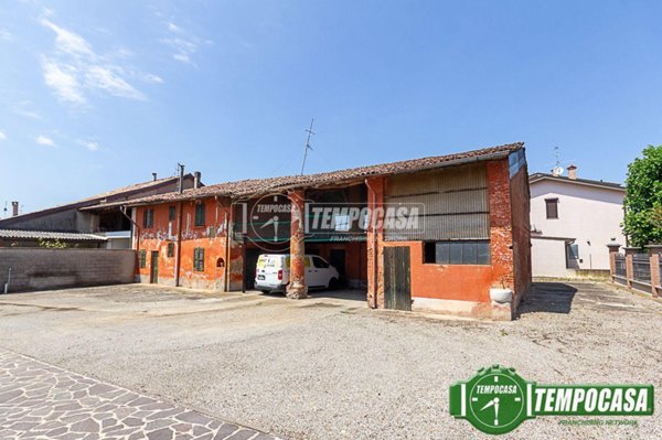 casale in vendita a Crespiatica