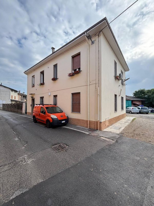 casa indipendente in vendita a Crespiatica