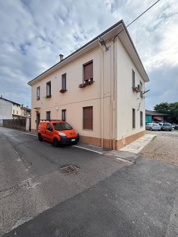 casa indipendente in vendita a Crespiatica