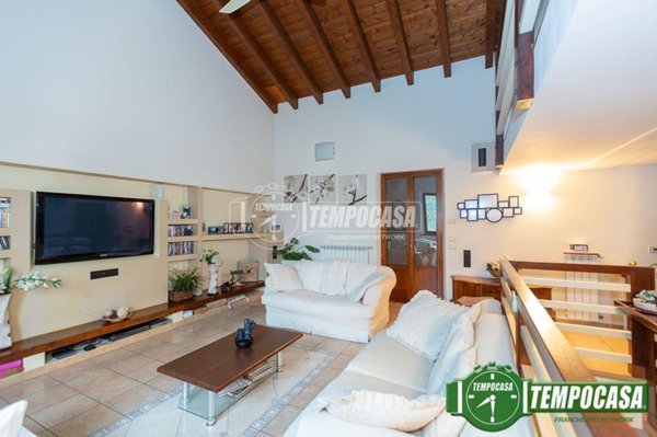 casa indipendente in vendita a Crespiatica