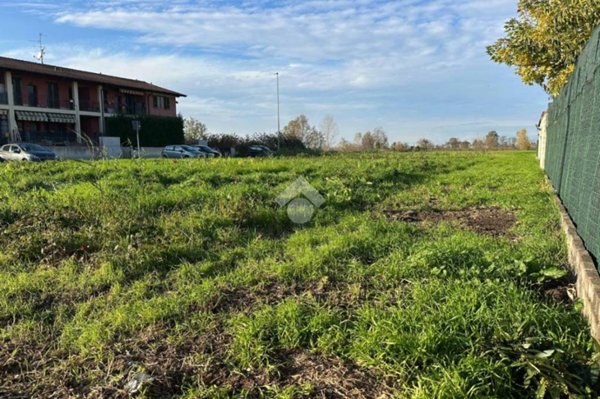 terreno edificabile in vendita a Crespiatica