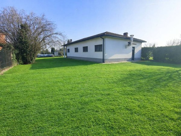 casa indipendente in vendita a Crespiatica