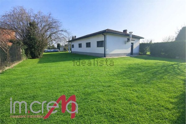casa indipendente in vendita a Crespiatica