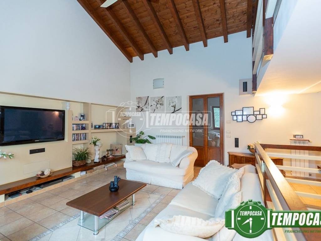 casa indipendente in vendita a Crespiatica