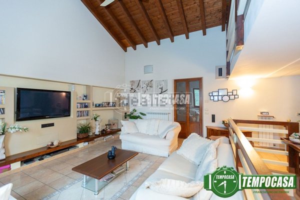 casa indipendente in vendita a Crespiatica