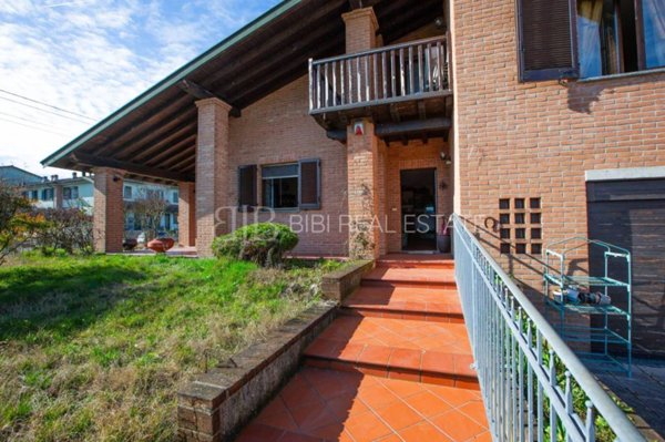 casa indipendente in vendita a Crespiatica