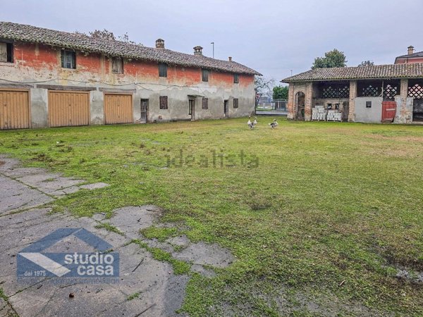 casa indipendente in vendita a Crespiatica