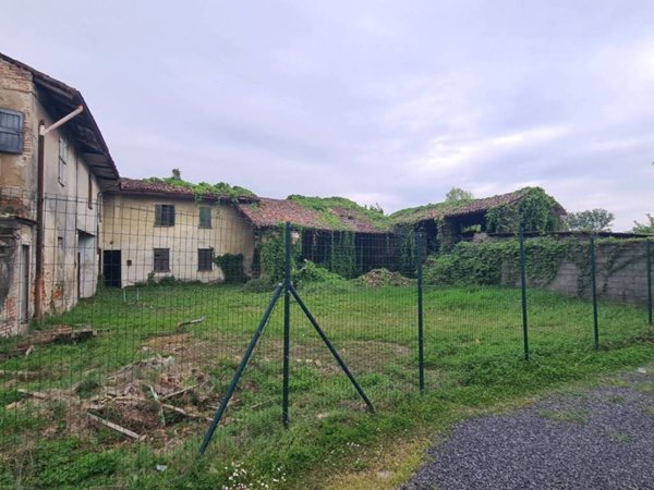 terreno edificabile in vendita a Crespiatica