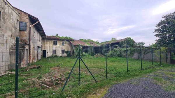 terreno edificabile in vendita a Crespiatica