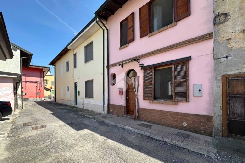 casa indipendente in vendita a Crespiatica