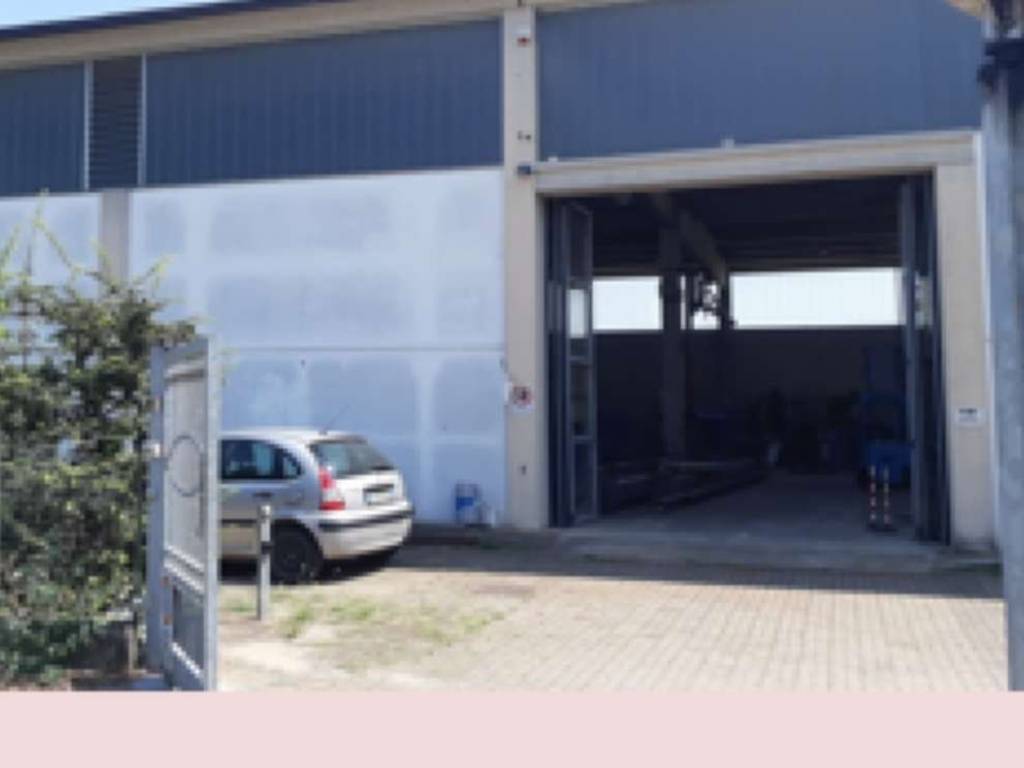 locale commerciale in vendita a Fombio