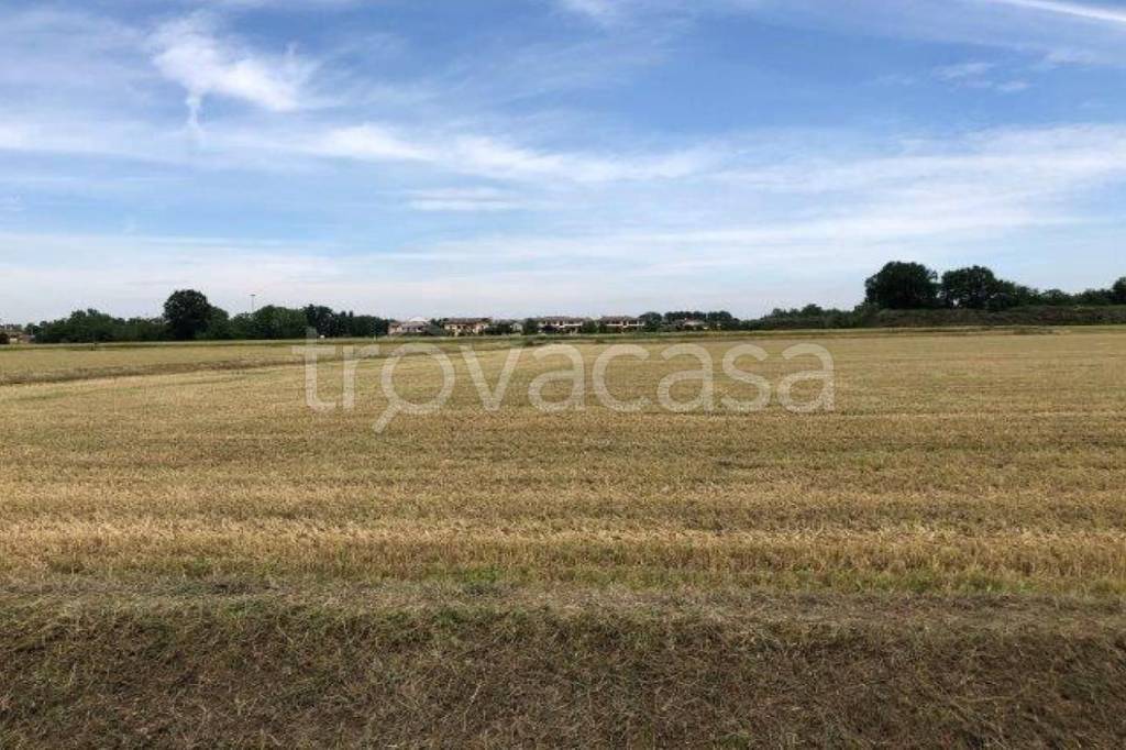 terreno edificabile in vendita a Fombio