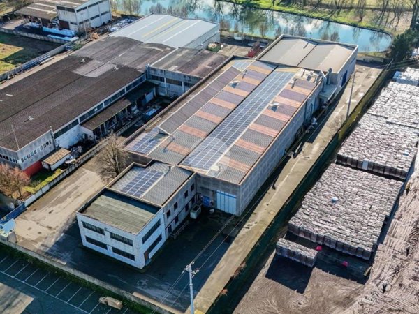 locale commerciale in vendita a Fombio