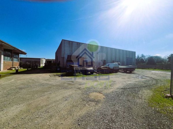 locale commerciale in vendita a Fombio