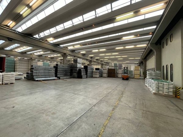 locale commerciale in vendita a Guardamiglio