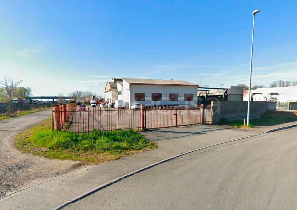 locale commerciale in vendita a Guardamiglio