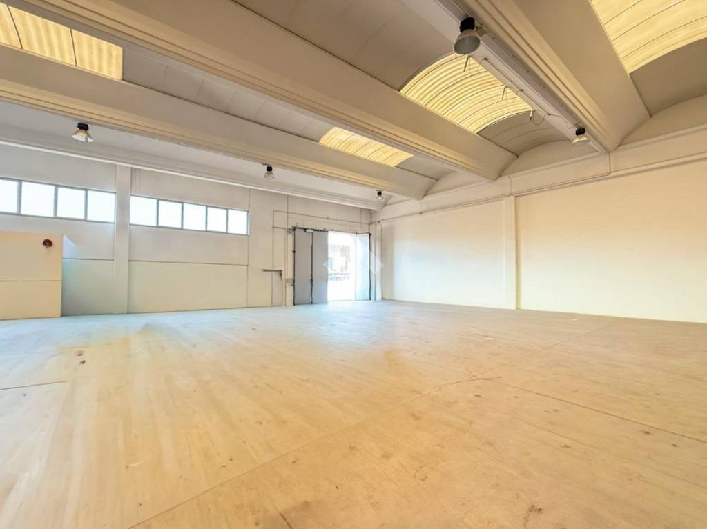 locale commerciale in vendita a Guardamiglio