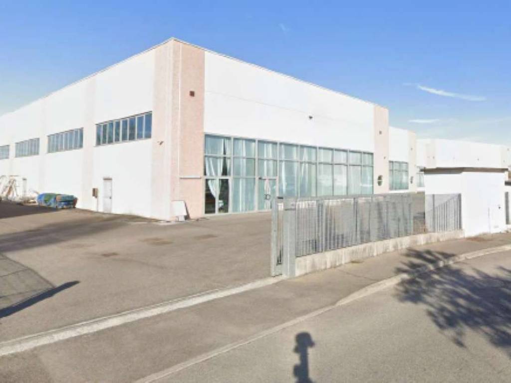 locale commerciale in vendita a Guardamiglio