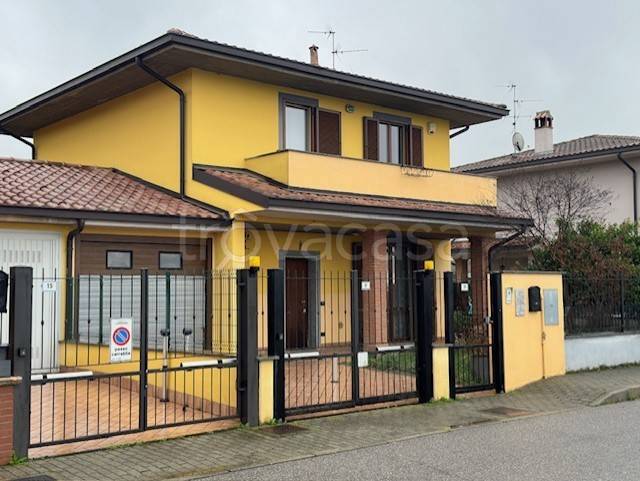 casa indipendente in vendita a Livraga