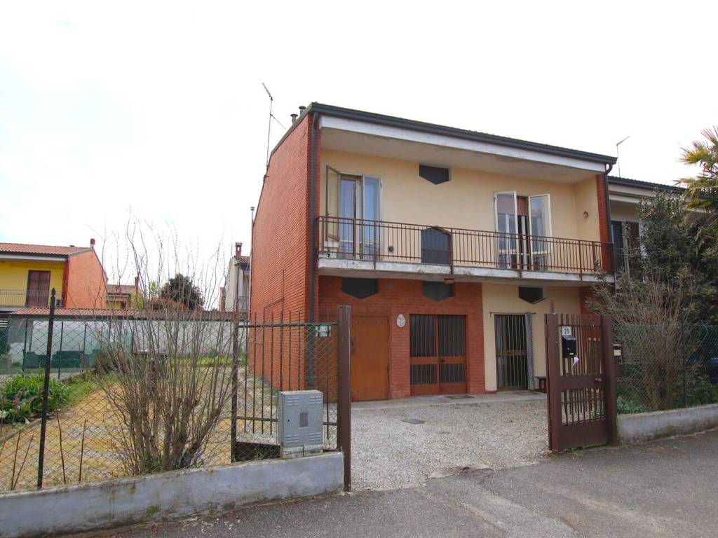 casa indipendente in vendita a Livraga