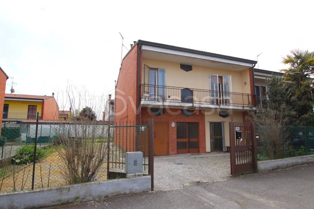casa indipendente in vendita a Livraga