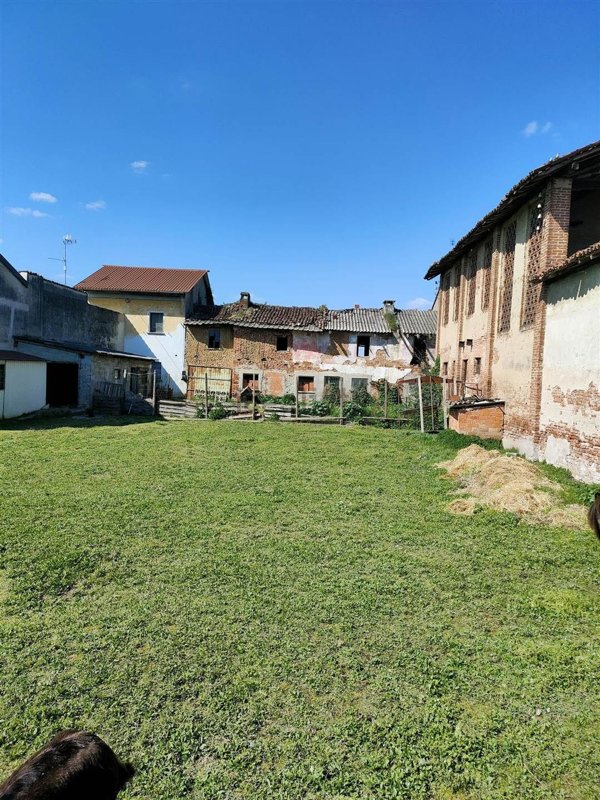 pentavano in vendita a Livraga