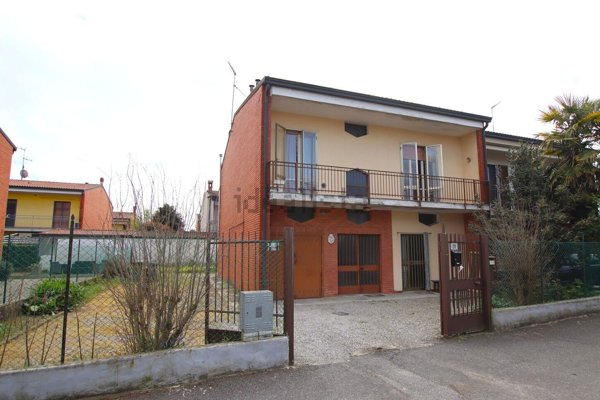 casa indipendente in vendita a Livraga