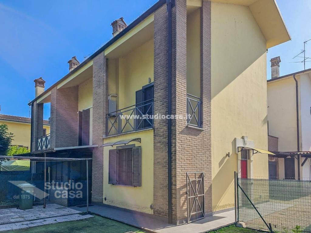 casa indipendente in vendita a Livraga