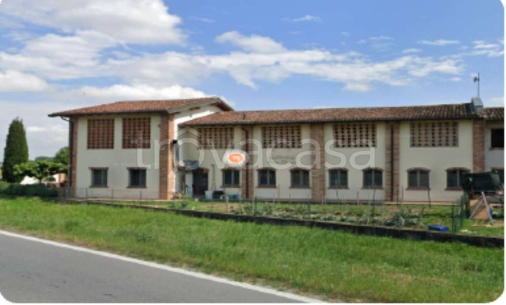 negozio in vendita a Livraga