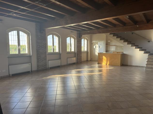 locale commerciale in vendita a Livraga