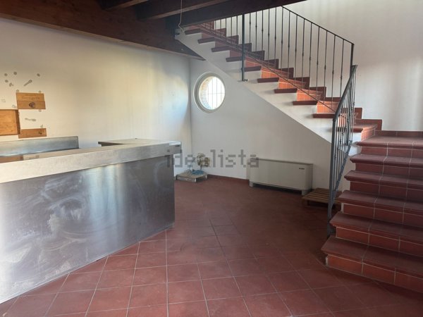 locale commerciale in vendita a Livraga