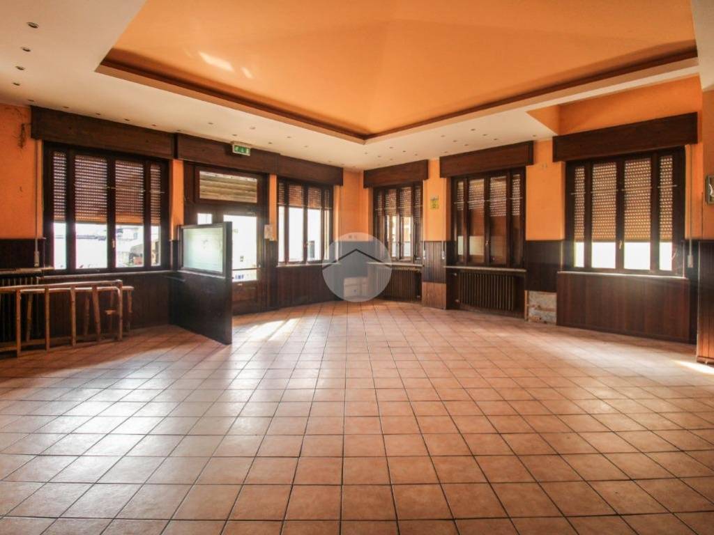 negozio in vendita a Livraga