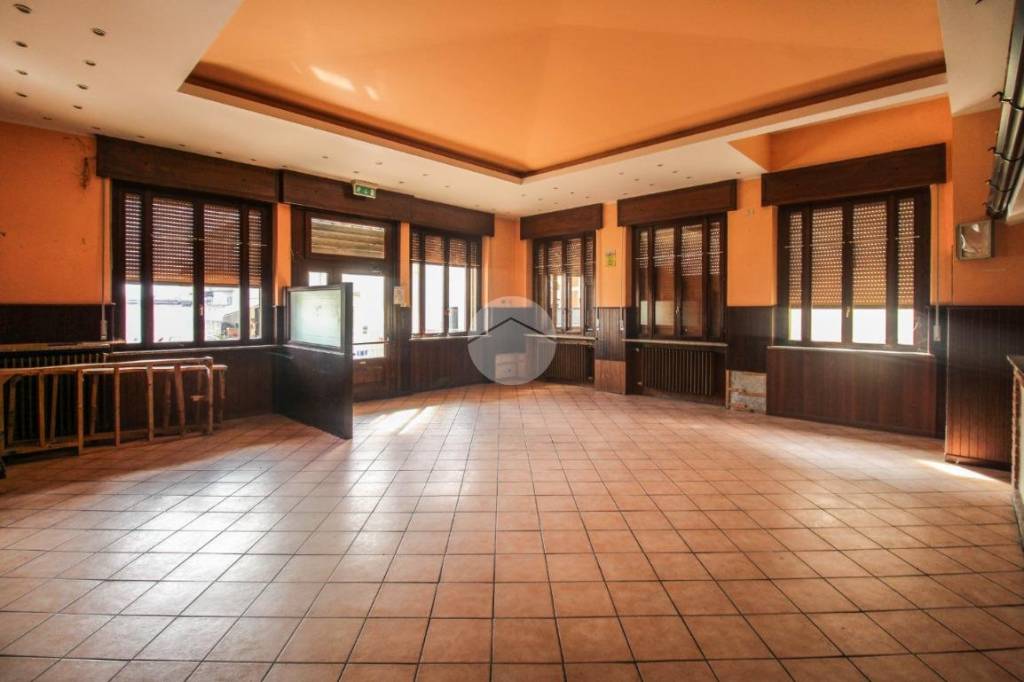 negozio in vendita a Livraga