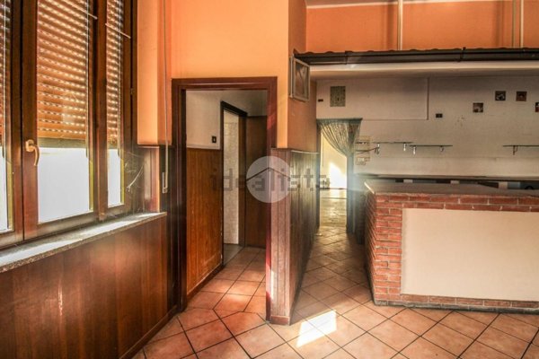 negozio in vendita a Livraga