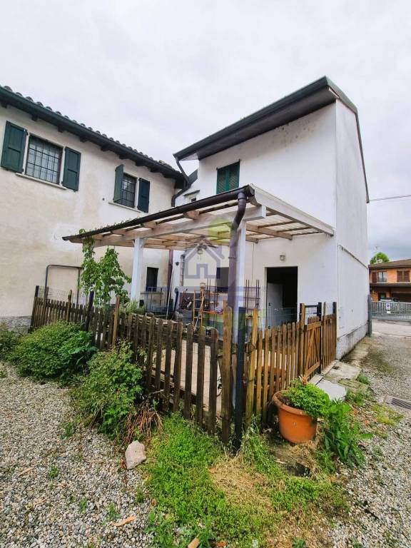 casa indipendente in vendita a Livraga